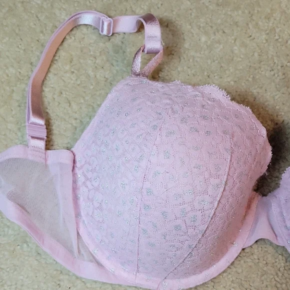 Victoria's Secret Light Pink Textured Bra - Picture 3 of 7